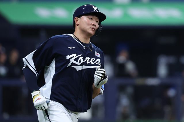 9일 오후 서울 구로구 고척스카이돔에서 열린 2025 K-베이스볼 시리즈 대한민국과 체코의 평가전 2차전 경기, 한국 9회초 공격 무사 주자 1루서 이재원이 투런 홈런을 때린 뒤 베이스를 돌고 있다. ｜뉴시스
