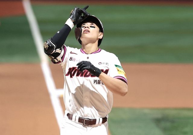 키움 송성문은 올 겨울 포스팅으로 MLB 도전을 앞두고 있다. 그는 내야 보강이 필요한 애슬레틱스의 관심을 받는 것으로 알려졌다.｜뉴시스