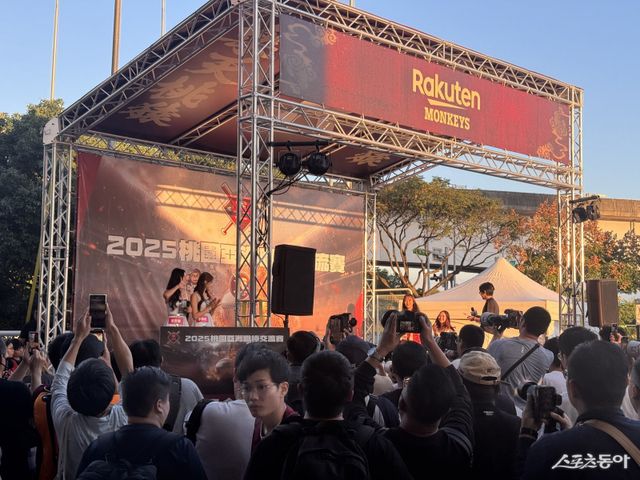KT 응원단이 9일 라쿠텐 타오위안 야구장에서 열린 ‘2025 타오위안 아시아 프로야구 교류전’ 라쿠텐 몽키스와 경기를 앞두고 팬 미팅을 진행했다. 사진제공｜KT 위즈