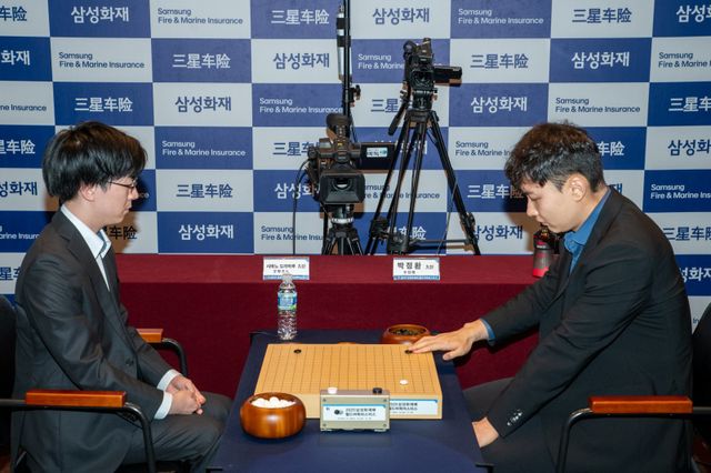 삼성화재배 16강 1일차. 일본 시바노 도라마루 9단 vs 박정환 9단(오른쪽) 한국기원 제공