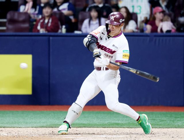 키움 송성문은 올 겨울 포스팅으로 MLB 도전을 앞두고 있다. 그는 내야 보강이 필요한 애슬레틱스의 관심을 받는 것으로 알려졌다.｜뉴시스