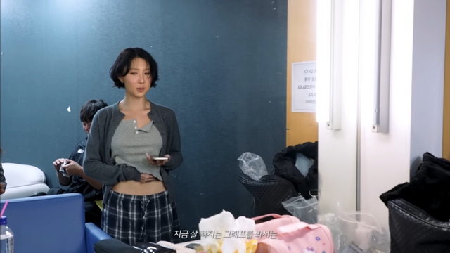 유튜브 채널 ‘HWASA’ 캡처