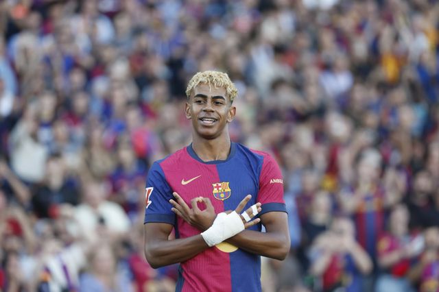 글로벌 스포츠 매체 ‘디 애슬레틱’은 12일(한국시간) “RFEF에 따르면 라민 야말은 반복되는 사타구니 통증 완화를 위해 월요일 고주파&nbsp;치료를 받았다. 그러나 협회는 이날 오후가 되어서야 이 사실을 통보받았고, 이후 저녁에야 ‘7~10일의 안정이 필요하다’는 의료 보고서를 전달받았다.&nbsp;RFEF는&nbsp;야말이 사타구니 부상 치료를 위해 시술을 받았다는 사실을 사전에 통보받지 못했다며 놀람과 불쾌감을 동시에 표했다”고 밝혔다. 바르셀로나(스페인)｜AP뉴시스