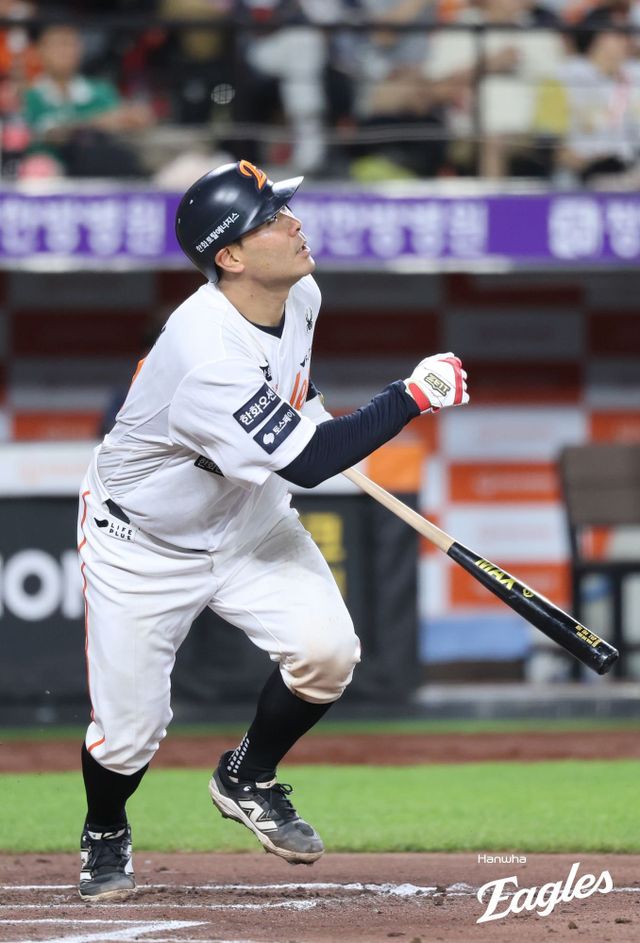 한화 이재원이 내년부터 플레잉코치를 맡는다. 이재원은 구단을 통해 “플레잉코치를 맡는 게 개인뿐 아니라 팀을 위해서도 도움이 될 것 같아 고민 끝에 결정했다”고 밝혔다. 사진제공｜한화 이글스