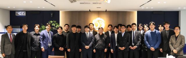 KBO와 한국프로야구선수협회가 10일 KBO에서 간담회를 가졌다. 양현종 선수협회장을 포함한 선수 21명과 허구연 KBO 총재, 박근찬 KBO 사무총장 등이 ABS 등 현안과 관련해 의견을 나눈 자리로 선수협 창립 이후 처음으로 KBO와 가진 공식 회의였다. 사진제공｜KBO