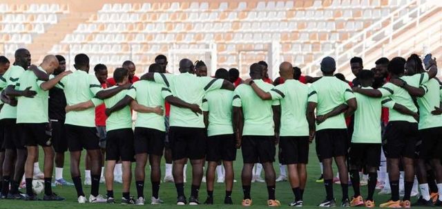 가나 대표팀 선수들은 14일 일본, 18일 한국과 원정 친선전을 치른다. 일본전을 대비한 훈련 도중 한데 모인 가나 선수들. 사진출처｜가나축구협회 홈페이지