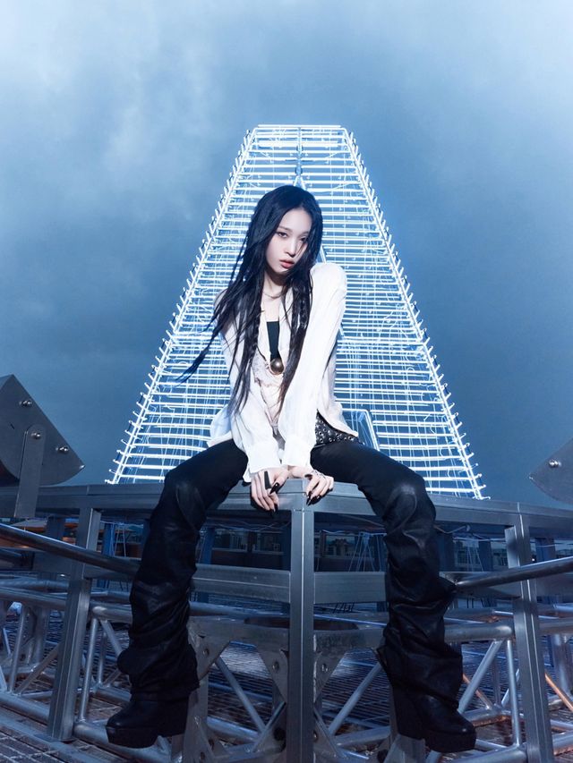 [사진=더블랙레이블 제공]