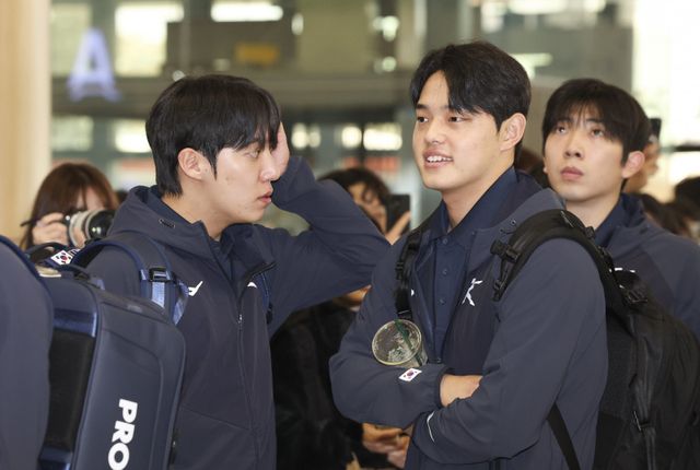 한국야구대표팀은 12일 김포국제공항에서 ‘K-베이스볼 시리즈’가 열릴 일본 도쿄로 출국했다. 그는 출국 전 15, 16일에 열릴 한일전의 필승 각오를 전했다. 김포국제공항｜뉴시스