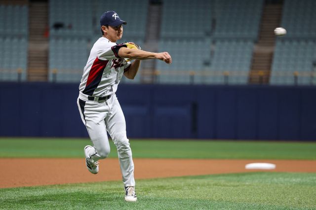 NC 김주원은 한국야구대표팀의 차기 내야사령관으로 불린다. 그는 한 단계씩 성장해 주전으로 당당하게 뛸 날을 꿈꾼다. 사진제공｜KBO