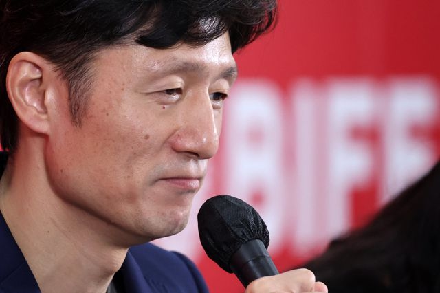 [부산=뉴시스] 박진희 기자 = 이상일 감독이 21일 부산 해운대구 우동 영화의전당 비프힐에서 제30회 부산국제영화제 갈라 프레젠테이션 작품 ‘국보’ 기자회견을 하고 있다. 2025.09.21. pak7130@newsis.com