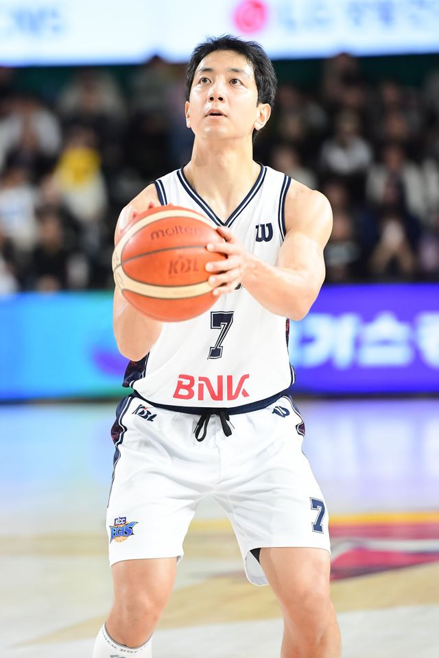 KCC 허훈은 8일 수원 KT전부터 부상에서 복귀했다. 팀은 볼핸들러 허훈을 앞세워 슈퍼팀의 면모를 되찾으려 한다. 사진제공｜KBL