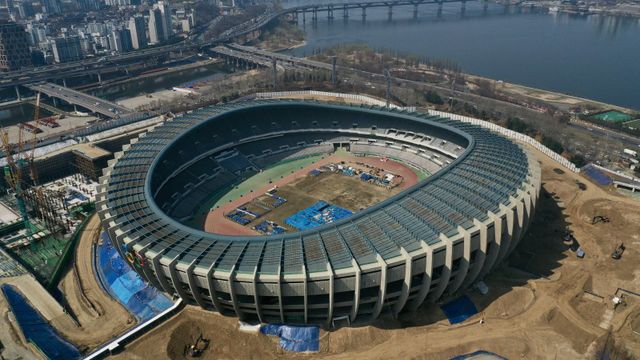 올해 3월 잠실올림픽주경기장의 리모델링 공사가 진행되고 있는 모습. 뉴시스