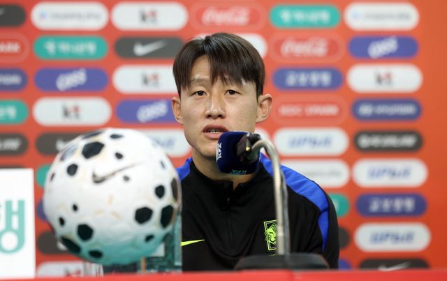 축구대표팀 이재성이 볼리비아전을 앞둔 13일 대전월드컵경기장에서 열린 기자회견에 참석해 헌신과 희생 의지를 다시 한 번 강조했다. 대전｜뉴시스