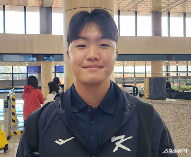 한화 정우주는 1년 만에 청소년 대표팀에 이어 성인 대표팀을 경험하게 됐다. 그는 더욱 무거워진 책임감을 안고 마운드에 오를 예정이다. 김포국제공항｜박정현 기자