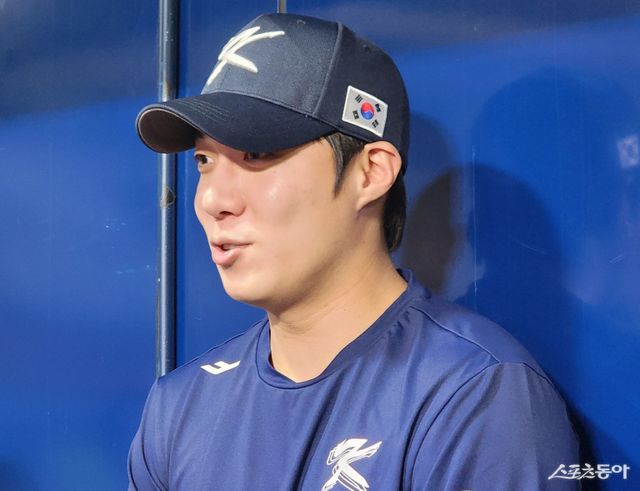삼성 원태인은 ‘K-베이스볼 시리즈’에 차출된 투수 중 세 번째로 나이가 많다. 고참으로서 후배들에게 아낌없는 조언을 건네며 책임감 있는 모습을 보이려고 한다.｜박정현 기자