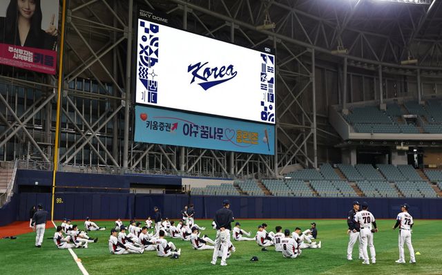 대표팀은 한일전에서 10년째 승리하지 못하고 있지만, 매 경기 상대를 끈질기게 물고 늘어나며 라이벌 구도를 이어가고 있다.｜뉴시스