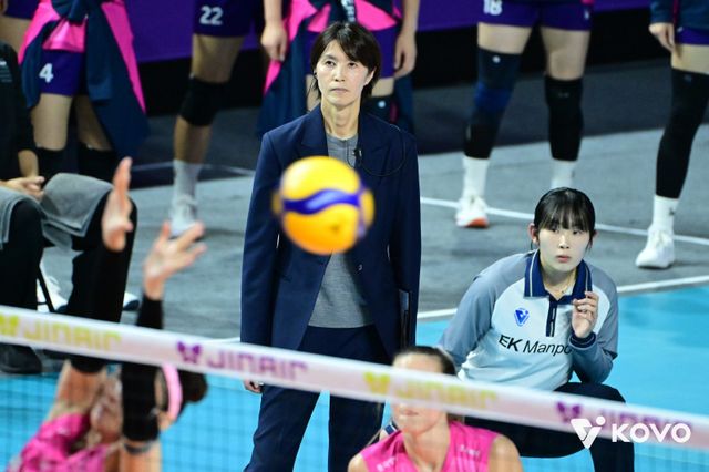 요시하라 흥국생명 감독은 16이 인천삼산월드체육관에서 벌어진 정관장과 V리그 여자부 2라운드 홈경기에서 세트스코어 3-0으로 이긴 뒤 선수들의 리시브와 연결이 점점 좋아지고 있다고 칭찬했다. 디테일만 가미하면 더 좋은 팀을 만들 수 있다고 자신한다. 사진제공│KOVO