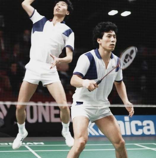 배드민턴국가대표팀 남자복식&nbsp;서승재-김원호의 단일시즌 10승 달성을 놓고 BWF는&nbsp;1988년 남자복식 조로는 최초로 단일시즌 10승을 기록한 리용보(앞)-톈빙이 못지 않다고 칭찬을 아끼지 않았다. 사진은 현역시절의 리용보-톈빙이. 사진출처│BWF 소셜미디어