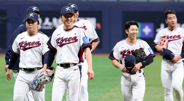 류지현 감독이 이끄는 한국 야구대표팀은 ‘K-베이스볼 시리즈’ 일본과 두 차례 평가전서 1무1패를 기록했다. 선수단 기량을 점검하며 내년 WBC에 기대할 점과 나아가야 할 점을 충분히 파악했다.｜뉴시스