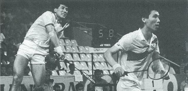 배드민턴국가대표팀 남자복식 서승재-김원호의 단일시즌 10승 달성을 놓고 BWF는 1988년 남자복식 조로는 최초로 단일시즌 10승을 기록한 리용보(앞)-톈빙이 못지 않다고 칭찬을 아끼지 않았다. 사진은 1989년 인도네시아 자카르타에서 열린 수디르만컵에 출전한 리용보-톈빙이. 사진출처│BWF 홈페이지