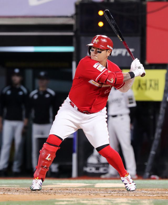 추신수는 18일(한국시간) 2026 HOF에 헌액될 후보 27명 명단에 이름을 올렸다. 그는 텍사스에서 7년간 활약하며 수만은 기록을 수확했다. 사진제공｜SSG 랜더스