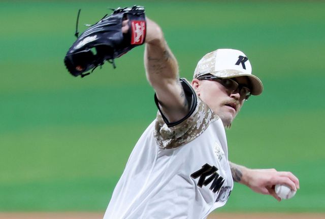 LG는 18일 호주의 좌완 웰스와 아시아쿼터 계약을 체결했다. KBO 경험을 지닌 웰스를 영입하며 2년 연속 통합우승을 향한 기대감을 키우고 있다. 사진은 키움 소속으로 활약했던 당시 웰스.｜뉴시스