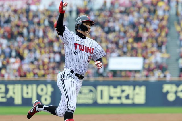 박해민은 2026시즌 어떤 유니폼을 입고 뛰게 될까. 대표팀 일정을 마무리하고 귀국한 그는 본격적으로 FA 협상 테이블에 나선다.｜뉴시스