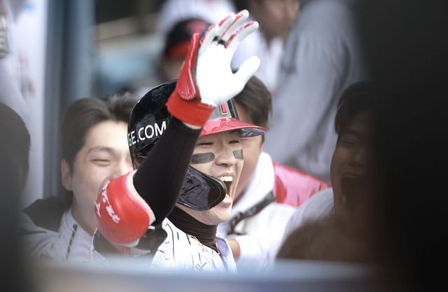 박해민은 2026시즌 어떤 유니폼을 입고 뛰게 될까. 대표팀 일정을 마무리하고 귀국한 그는 본격적으로 FA 협상 테이블에 나선다.｜뉴시스