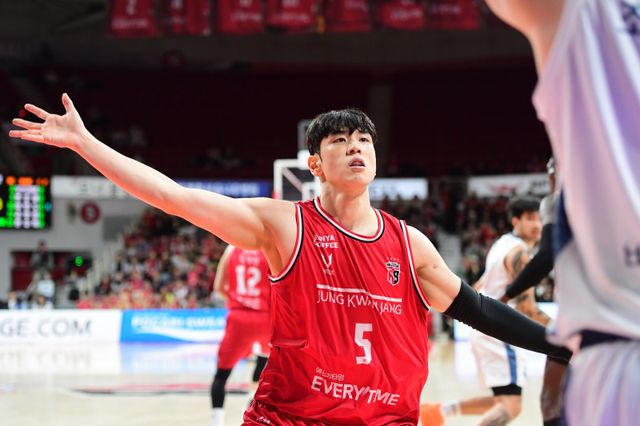 정관장 변준형은 2일 안양에서 열린 소노와 홈경기서 3점슛 4개를 포함해 올 시즌 최다 22점을 올리며 5연승에 힘을 보탰다. 사진제공｜KBL