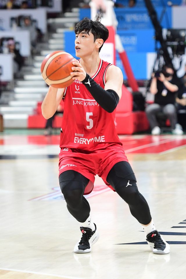 정관장 변준형은 2일 안양에서 열린 소노와 홈경기서 3점슛 4개를 포함해 올 시즌 최다 22점을 올리며 5연승에 힘을 보탰다. 사진제공｜KBL