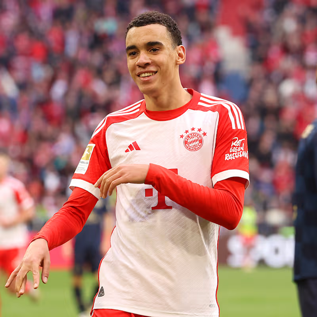 바이에른 뮌헨 미드필더 무시알라는 지난달 23일(한국시간) 팀 훈련에 처음 합류했다. 올해 7월 PSG와 클럽월드컵 8강전에서 오른발 정강이와 발목이 모두 골절되는 심각한 부상을 입었지만 회복세가 뚜렷하다. 막스 에베를 바이에른 뮌헨 단장은 그의 12월 복귀를 기대하고 있다. 사진출처│바이에른 뮌헨 공식 홈페이지