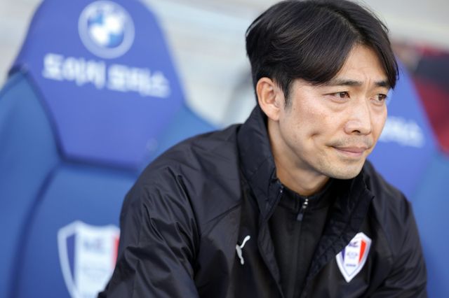 수원은 1일 수원월드컵경기장에서 열린 충북청주&nbsp;K리그2 36라운드 홈경기에서 2-0으로 이겨 승강 PO행 티켓을 획득했다. 다음달 4일과 7일에 열릴 K리그1 11위와 홈&어웨이로 승강 PO를 치러 2년만의 K리그1 승격에 도전한다. 변성환 수원 감독(사진)은 승강 PO를 앞두고 남은 기간 수비력 보완에 집중할 계획이다. 사진제공│한국프로축구연맹