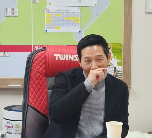17일 잠실구장 감독실에서 스포츠동아와 인터뷰를 진행하고 있는 염경엽 LG 감독. 사진제공｜LG 트윈스