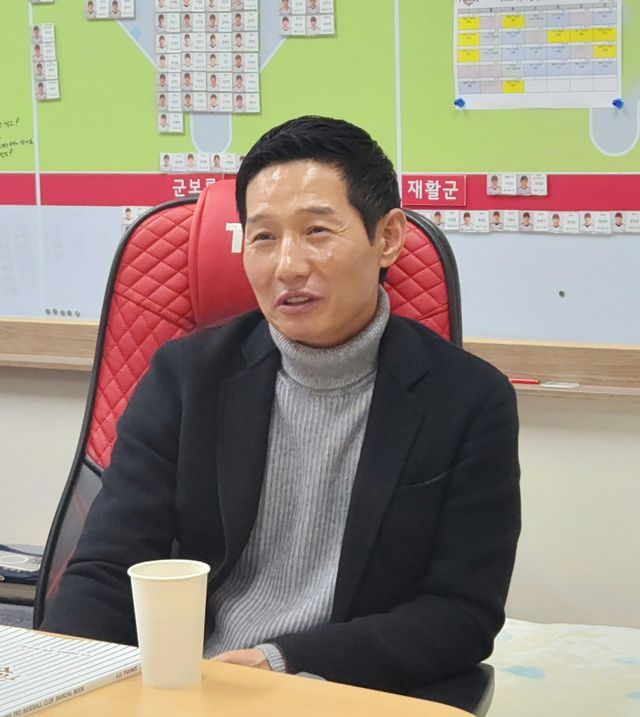 17일 잠실구장 감독실에서 스포츠동아와 인터뷰를 진행하고 있는 염경엽 LG 감독. 사진제공｜LG 트윈스