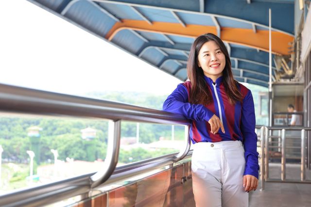 17년간의 기수 생활을 마감하고 조교사로 새롭게 출발하는 김혜선.