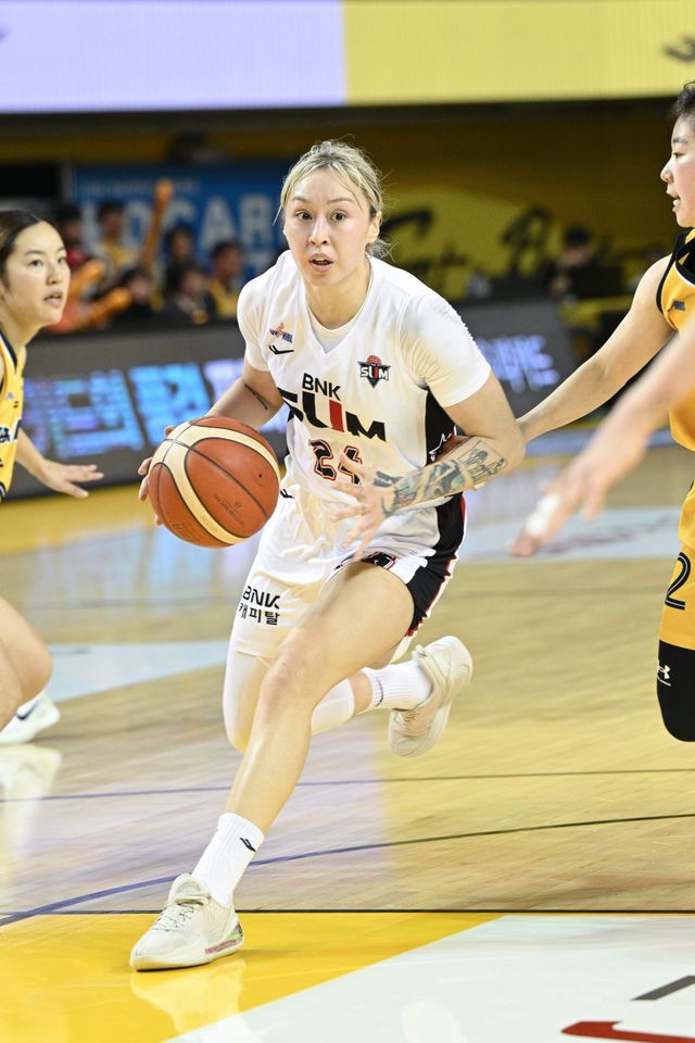 2024 동아스포츠대상 남녀프로농구 올해의 선수 후보는 남자프로농구 유기상, 양준석(이상 LG), 안영준(SK), 여자프로농구 김단비(우리은행), 김소니아(BNK)다. BNK 김소니아. 사진제공ㅣWKBL