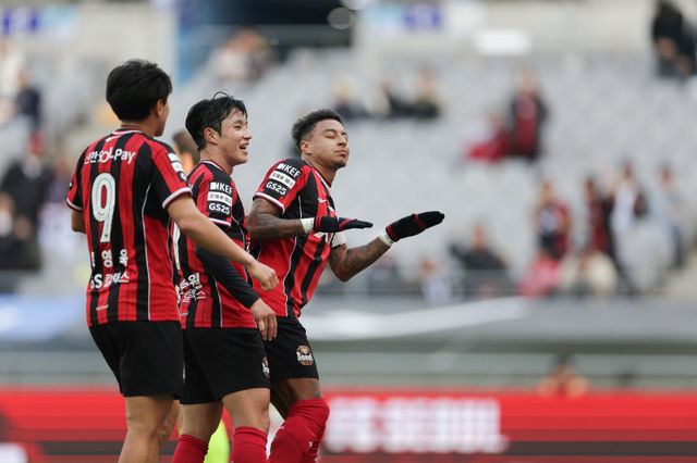 영국 매체 ‘더 선’은 최근 린가드의 서울 생활을 조명했다. ‘더 선’은 “맨체스터 유나이티드(잉글랜드)에서 활약했던 린가드는&nbsp;서울&nbsp;입단 2시즌 만에 주장 완장을 차며 완전히 한국 축구와 문화 속으로 스며들었다”고 밝혔다. 사진제공｜한국프로축구연맹