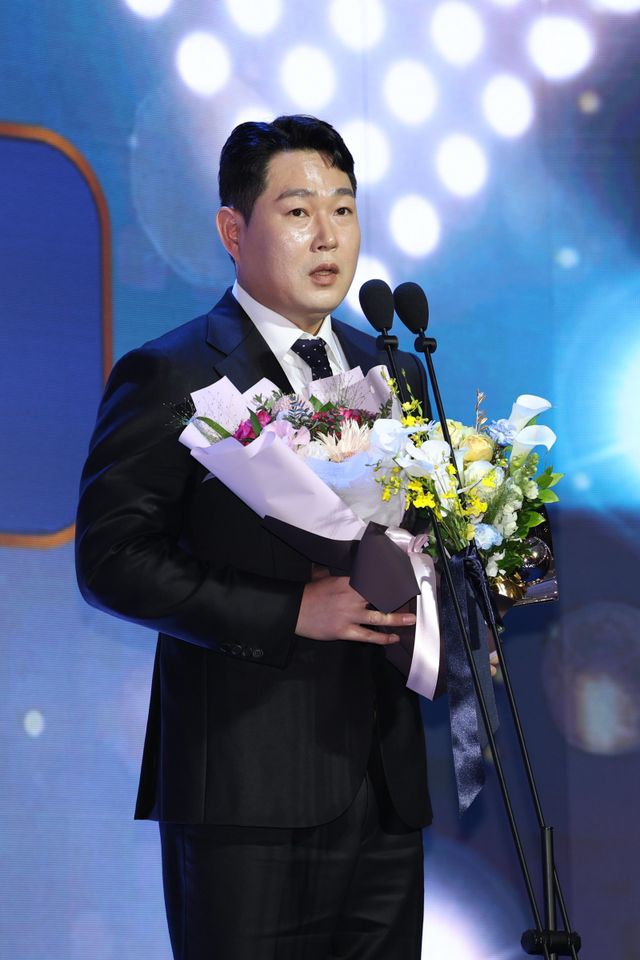 두산 양의지(사진)는 지난해 부상과 부진을 털어내고 올해 타격왕에 올랐다. 그는 자신에게 아낌없는 조언을 한 최형우와 강민호에게 고마운 마음을 전했다. 사진제공｜두산 베어스