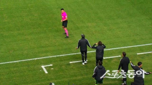 전북이 타노스 수석코치가 인종차별을 이유로 프로축구연맹 상벌위원회로부터 받은 중징계에 대한 재심 청구에 나섰다. 사진출처｜영상캡처