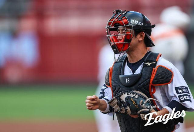 한화 최재훈(사진)은 올해 야구 국가대표팀 차출과 투수 코디 폰세의 리그 MVP 수상을 합작하며 잊지 못할 시즌을 보냈다. 사진제공｜한화 이글스