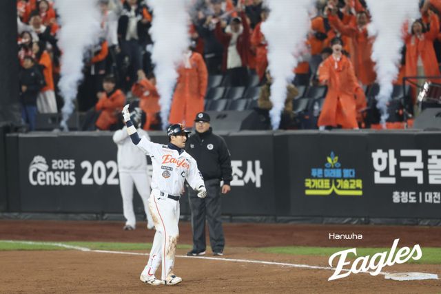 한화 최재훈(사진)은 올해 야구 국가대표팀 차출과 투수 코디 폰세의 리그 MVP 수상을 합작하며 잊지 못할 시즌을 보냈다. 사진제공｜한화 이글스