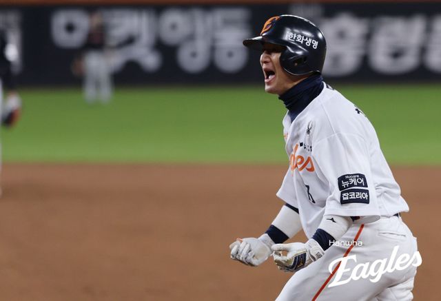 한화 최재훈(사진)은 올해 야구 국가대표팀 차출과 투수 코디 폰세의 리그 MVP 수상을 합작하며 잊지 못할 시즌을 보냈다. 사진제공｜한화 이글스