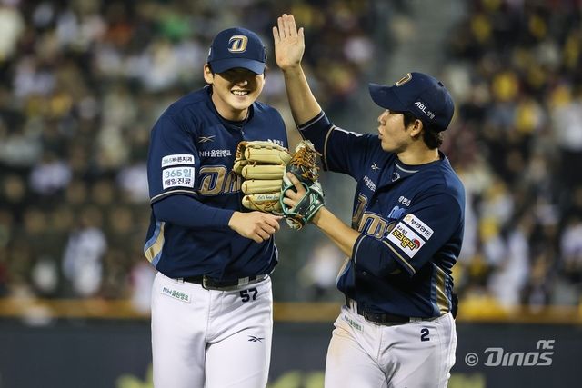 NC 전사민(왼쪽)은 올해 KBO서 가장 많은 이닝을 던진 투수로서 성장 가능성을 보였다. 자신의 이름처럼 공격적인 투구를 펼치려 한다. 사진제공｜NC 다이노스