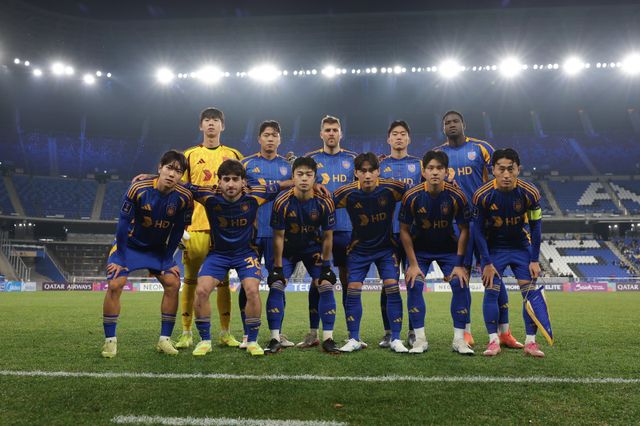 울산 선수들이 26일 울산문수경기장에서 열린 부리람과 홈경기에 앞서 기념촬영을 하고 있다. 사진제공｜한국프로축구연맹