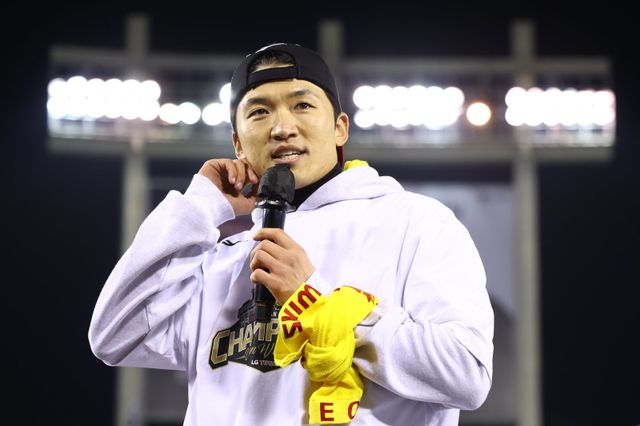 24일 롯데호텔월드에서 열린 KBO 시상식에서 도루왕, 수비상을 수상한 LG 박해민은 “내 장점을 잃으면 끝이라는 생각으로 버텼다”고 지금까지 스피드를 유지하는 비결을 전했다. 뉴시스