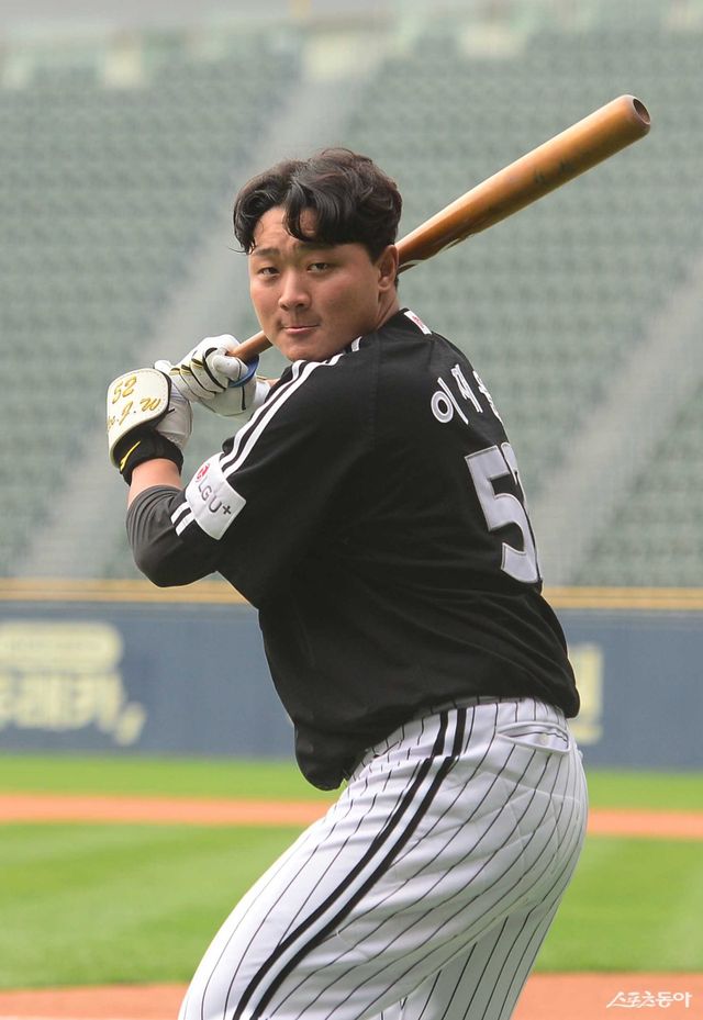 이재원(사진)은 다음달 상무 전역을 앞두고 있다. 다음 시즌 곧바로 김현수가 빠진 라인업의 한자리를 채워야 한다. 스포츠동아DB