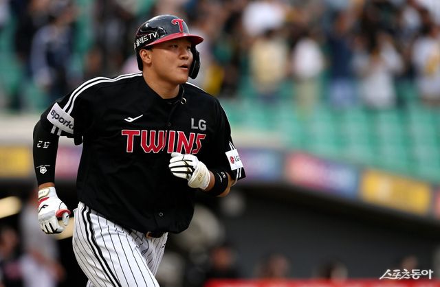 이재원(사진)은 다음달 상무 전역을 앞두고 있다. 다음 시즌 곧바로 김현수가 빠진 라인업의 한자리를 채워야 한다. 스포츠동아DB