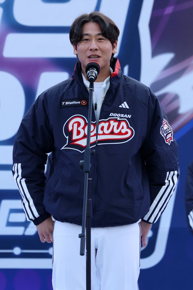 두산의 비시즌 과제는 4년 80억 원에 두산과 FA 계약을 맺은 유격수 박찬호와 키스톤 호흡을 맞출 2루수를 결정하는 것이다. 오명진, 박준순 등 여러 후보군이 주목받고 있다. 두산 박찬호. 뉴시스