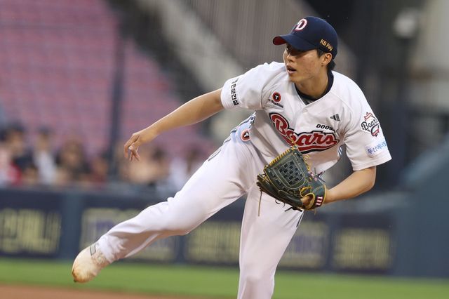 KIA는 26일 박찬호의 FA 보상 선수로 두산의 우완투수 홍민규(사진)를 선택했다. 그는 프로 1년차 투수로 데뷔 첫해 많은 성장 가능성을 보였다. 사진제공｜두산 베어스