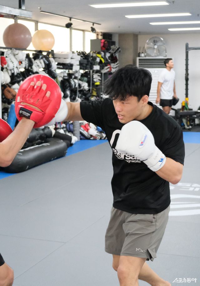 로드FC 파어터 정재복이 취객의 위협을 받는 여성을 구했다. 사진제공｜로드FC